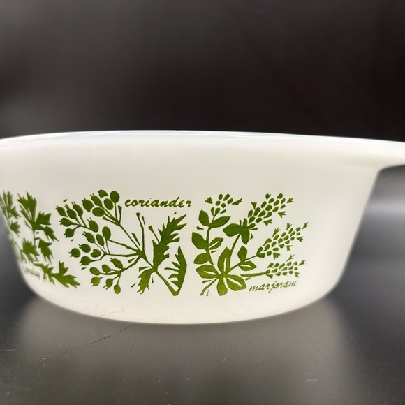 Vintage Glasbake Casserole Dish Rare Herb Garden Pattern Milk Glass 1 QT J510 - Picture 3 of 5